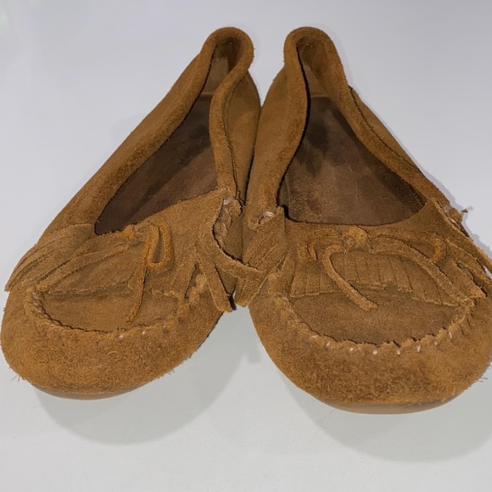 Minnetonka Women's Size 8 Kilty Hardsole Moccasins Brown Classic - Picture 2 of 8